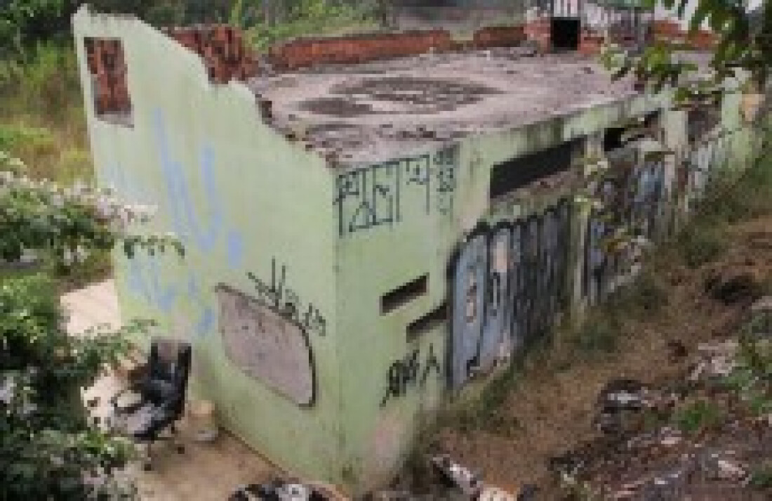 Área abandonada no Socorro oferece riscos para pedestres