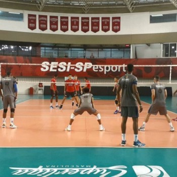 Suzano Vôlei faz jogo-treino contra o Sesi em São Paulo