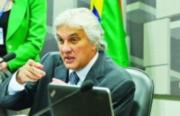 Senado cassa mandato de Delcídio do Amaral