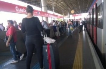 Greve é cancelada e serviços funcionam nas linhas 11 e 12