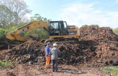 Montanha de lixo é encontrada durante obra viária no Mogilar