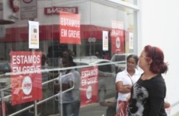 Bancários paralisam serviço por 1 dia em agência de Suzano