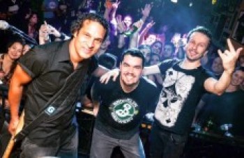 Blackhatz se dedica aos covers de pop rock