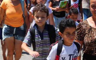 Prefeitura vai doar 22 mil uniformes