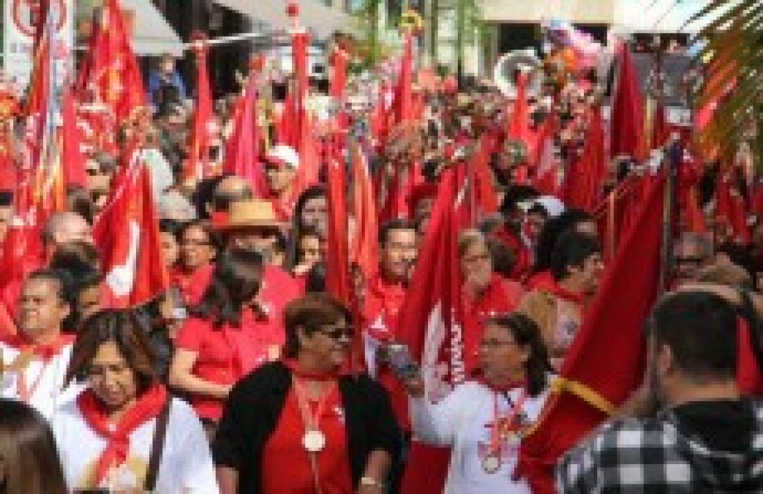 Procissão e missa celebram o Dia de Pentecostes