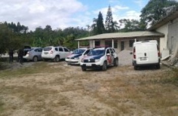 Irmãos são detidos por receptação