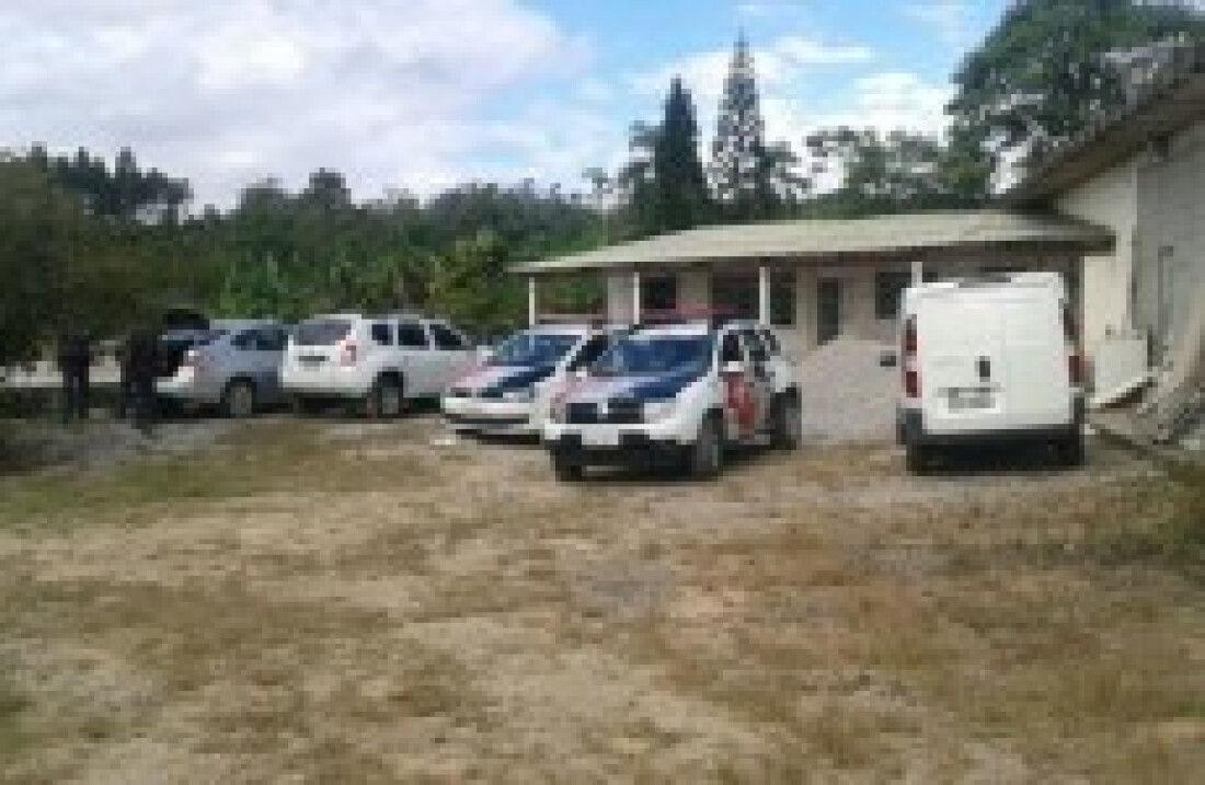 Irmãos são detidos por receptação
