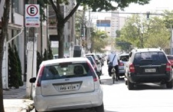 Placas são instaladas na Nove de Julho