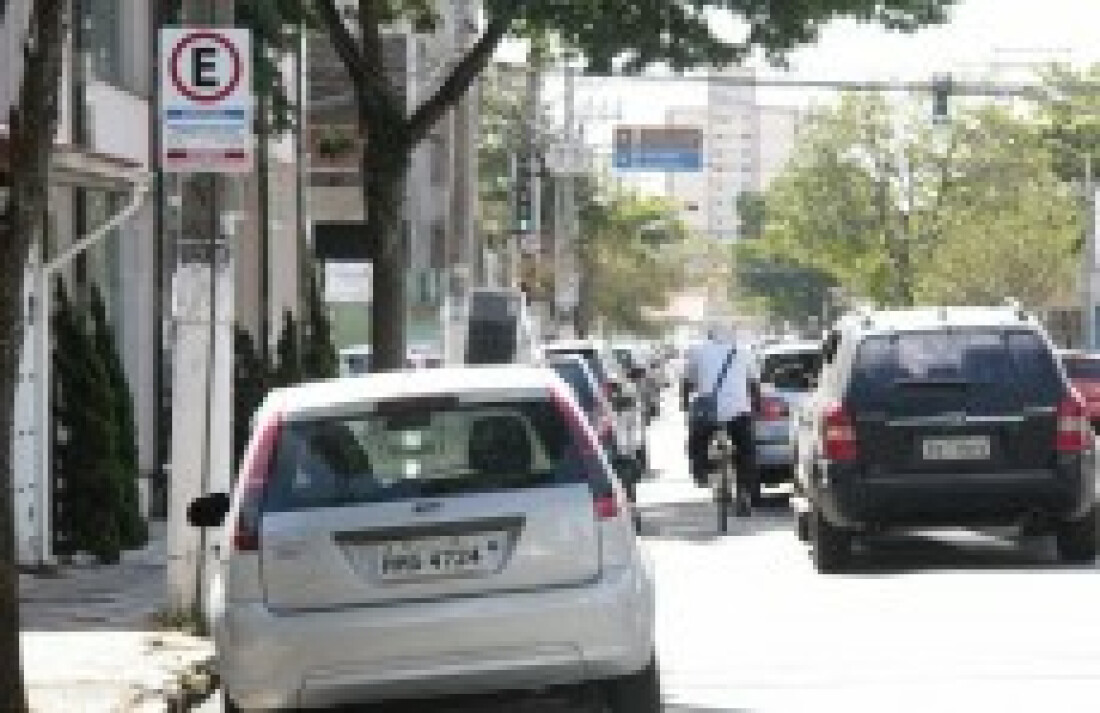 Placas são instaladas na Nove de Julho