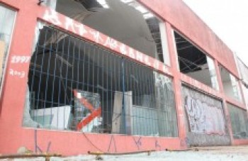 Temporal muda o cenário e a população checa os prejuízos