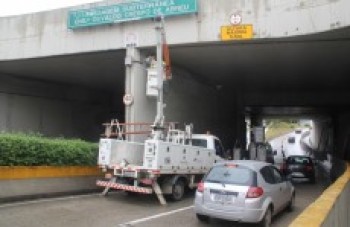 Prefeitura amplia iluminação em passagem subterrânea