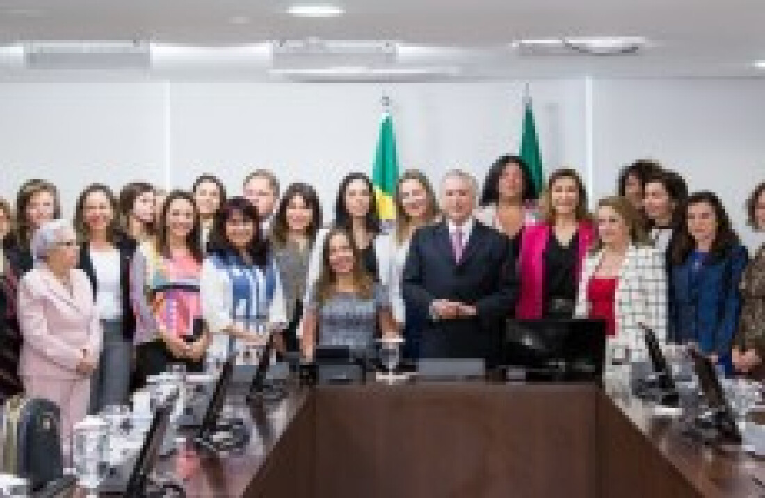 Temer promete cargos para mulheres em Ministérios