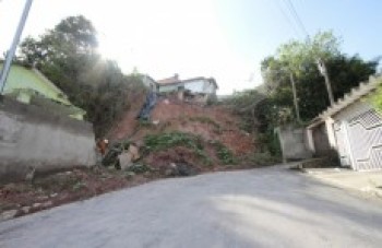 Moradores temem por deslizamentos