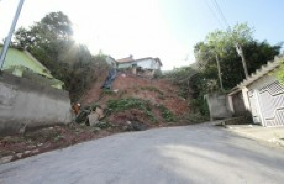 Moradores temem por deslizamentos