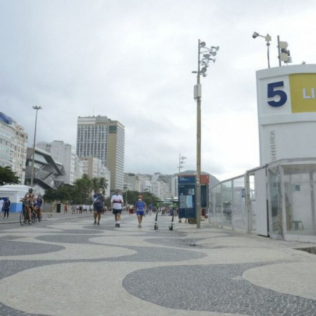 Ação na orla de Copacabana já resultou na apreensão de 952 itens