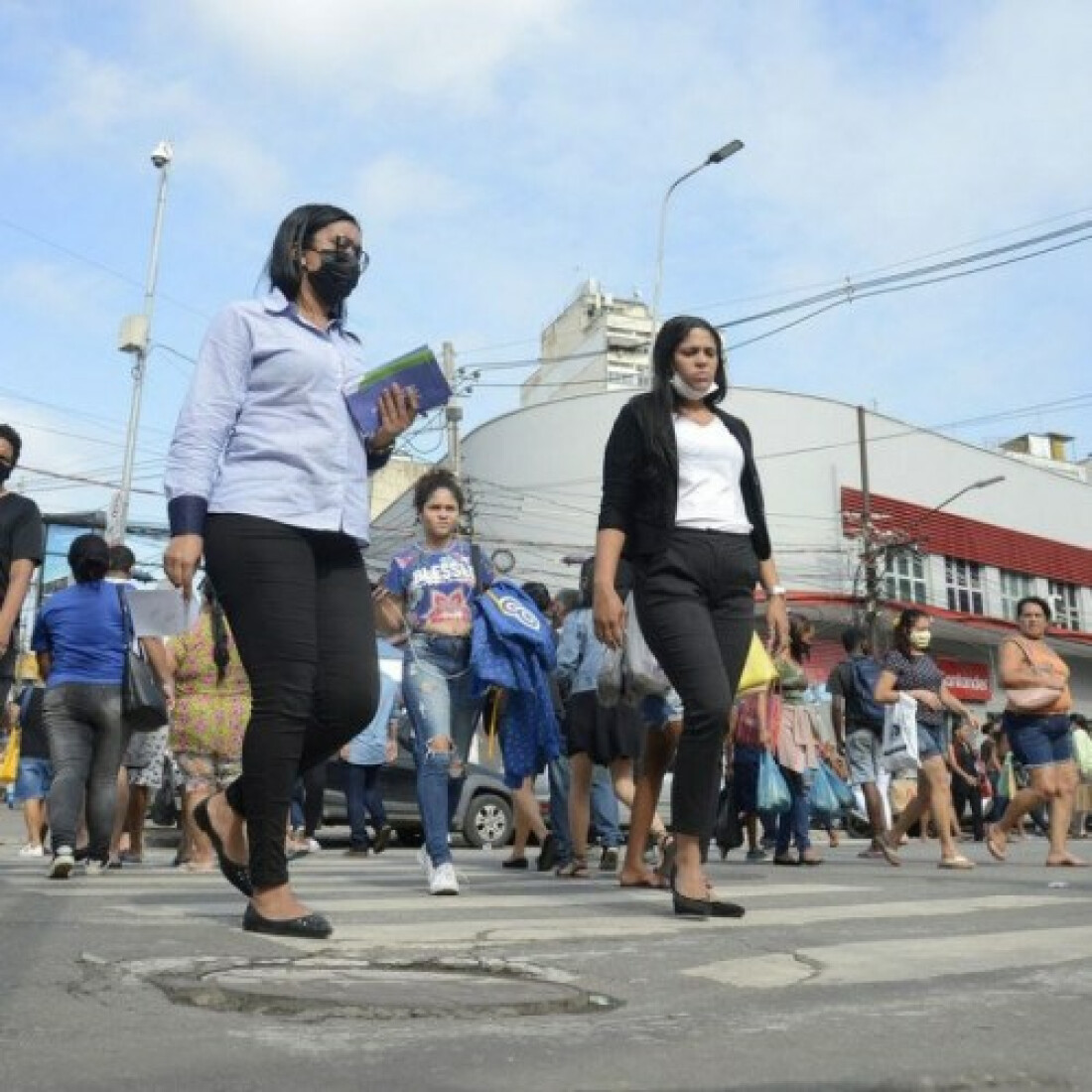 Brasil registra 13,4 mil novos casos de covid-19 em 24h
