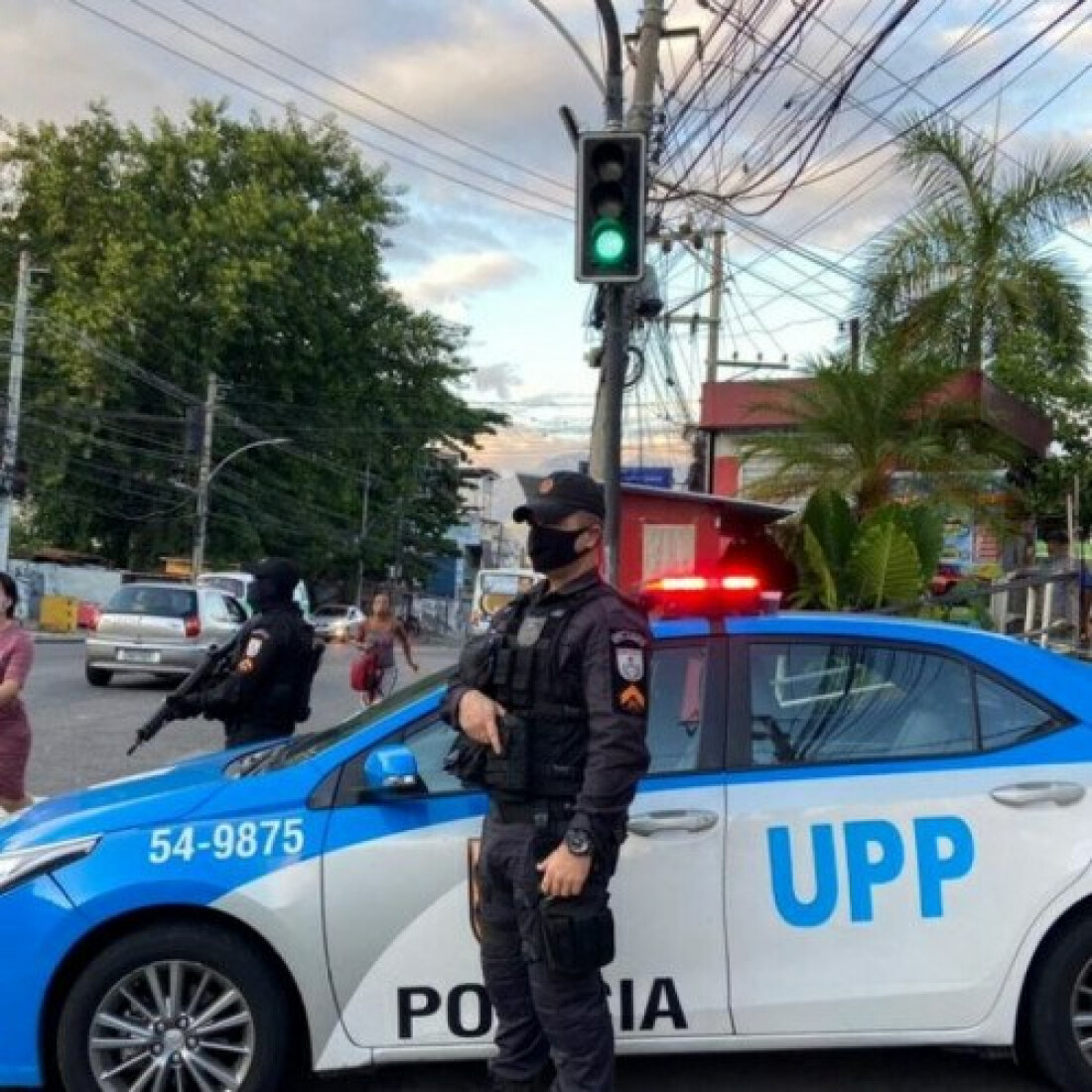 PM do Rio de Janeiro recebe coletes e armas não letais