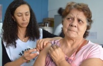 Vacinação para grupos prioritários continua até dia 31 em Arujá