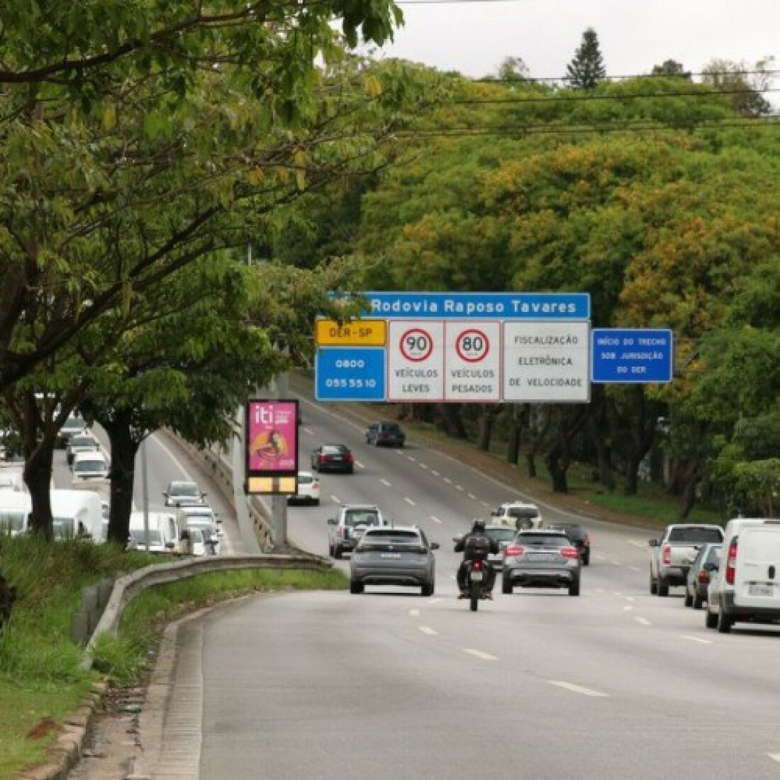 Saída de veículos da cidade de São Paulo é tranquila