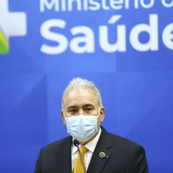 Crianças terão doses de vacina se forem incluídas no PNI, diz ministro