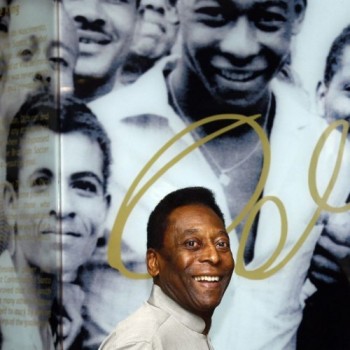 Pelé recebe alta do hospital para passar o Natal com a família