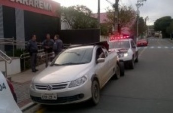 PM apreende veículos irregulares