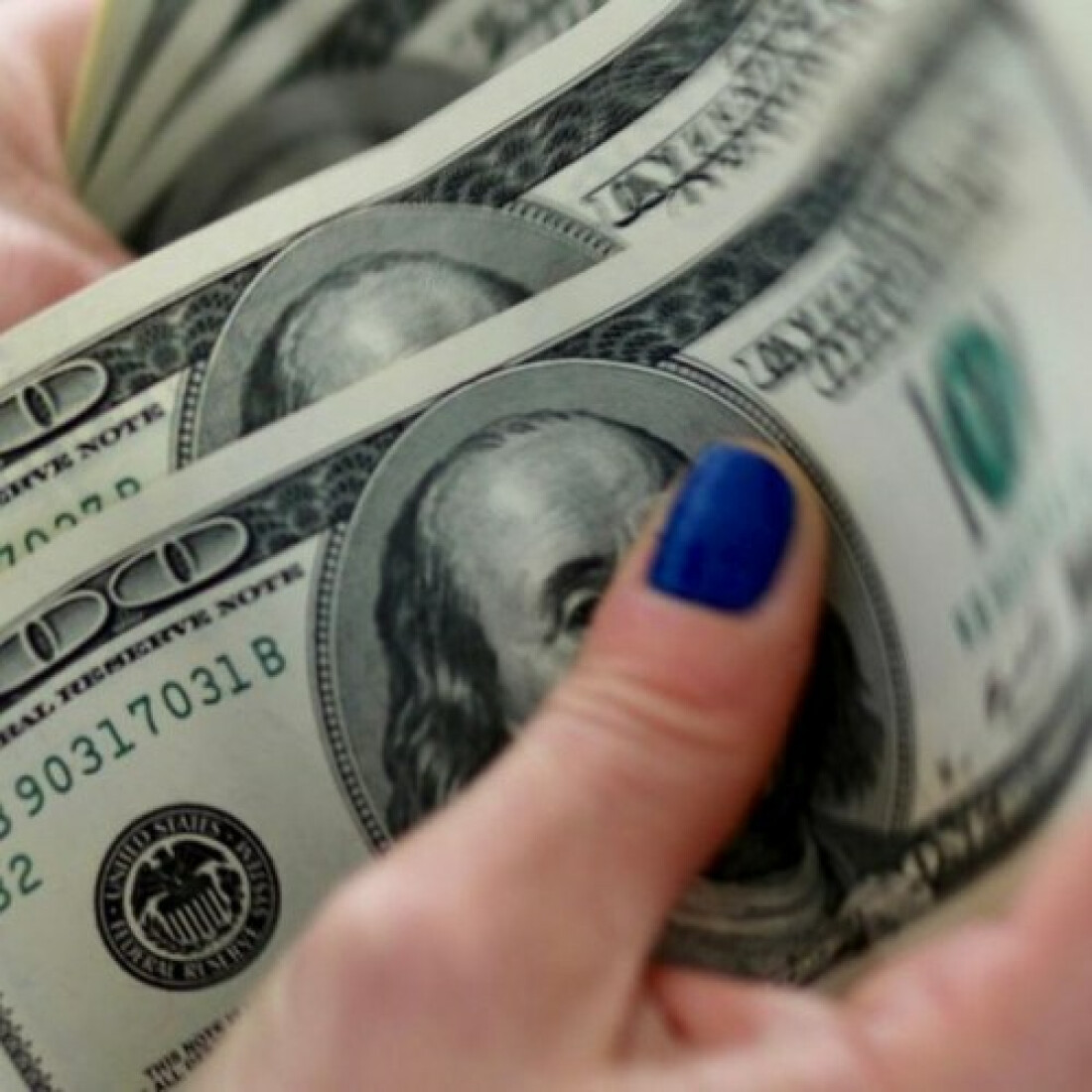 Dólar tem pequena queda em dia de intervenção do Banco Central