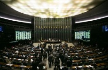 Aprovação da meta fiscal ajuda reduzir incertezas