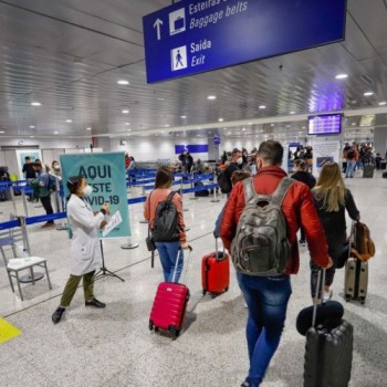 Governo passa a exigir comprovante de vacinação para entrar no Brasil
