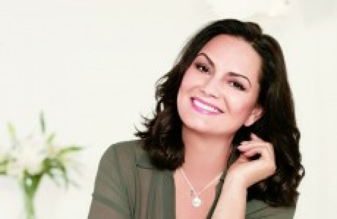 Mariana Leão comemora primeiro ano da atração