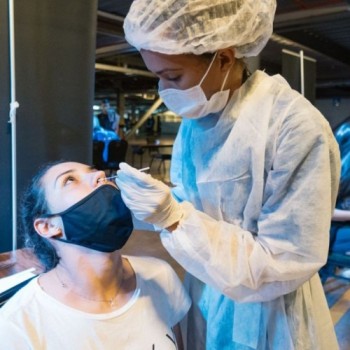 Brasil registra 153 mortes e 3,3 mil casos de covid-19 em 24 horas