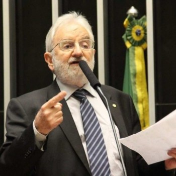 Ivan Valente conversa com lideranças e orienta militância