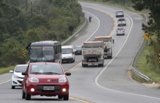 Polícia Rodoviária espera trânsito mais intenso hoje na Mogi-Bertioga: