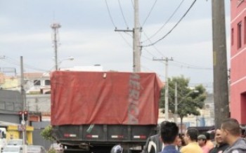 Motociclista morre em acidente