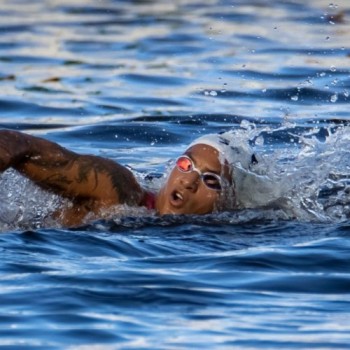 Ana Marcela Cunha é penta do circuito mundial de maratonas aquáticas