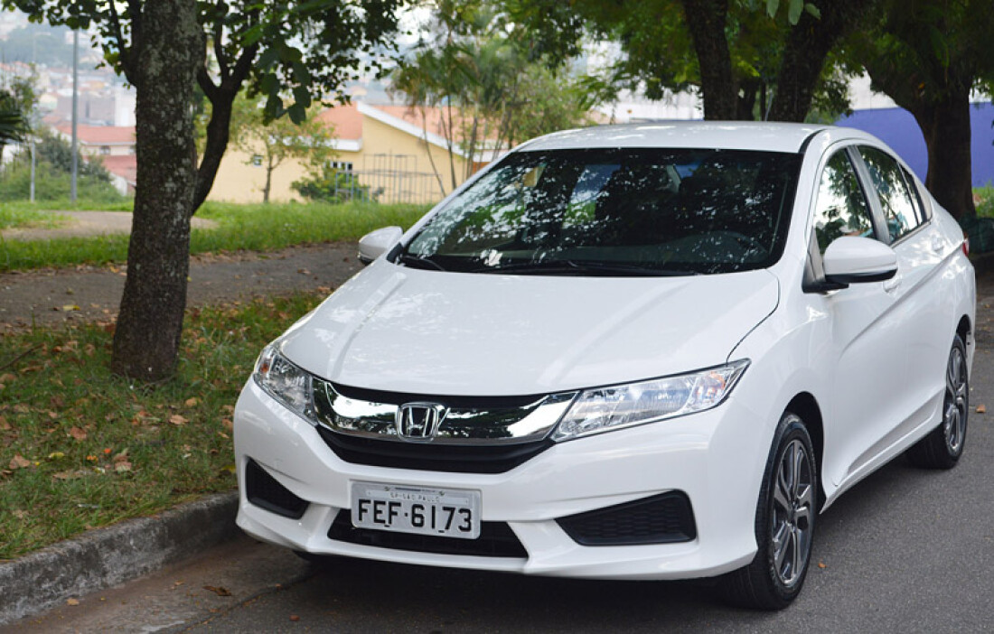 Honda City LX, um sedã para quem preza pela praticidade