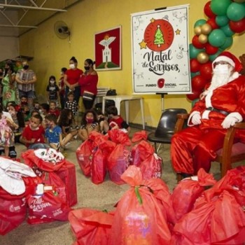 Fundo Social entrega presentes de campanha