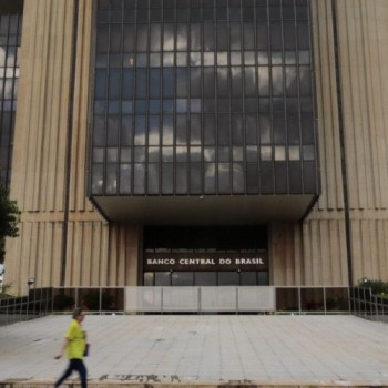 Crédito concedido por bancos deve crescer 14,6% este ano, estima BC