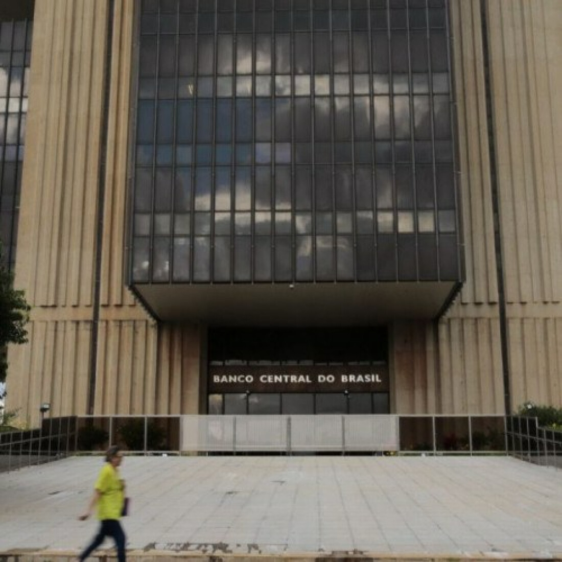 Crédito concedido por bancos deve crescer 14,6% este ano, estima BC
