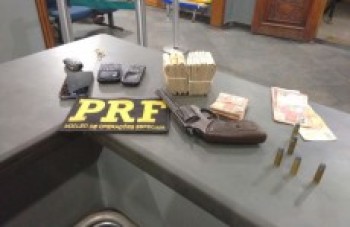 Dupla é presa após roubo de R$ 36,8 mil