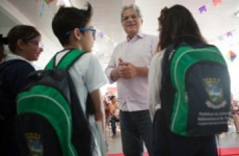 Mais duas escolas recebem kits