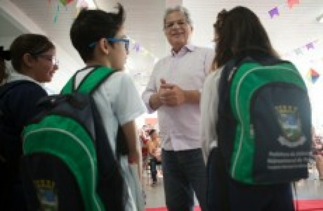 Mais duas escolas recebem kits
