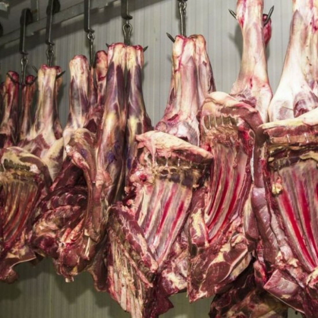 China retoma importação de carne brasileira