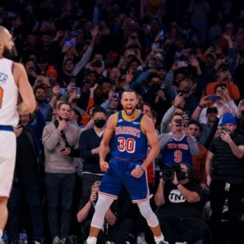 Stephen Curry se torna recordista de cestas de 3 na NBA
