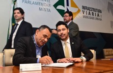 Izidro pede em Brasília novo viaduto para Ferraz