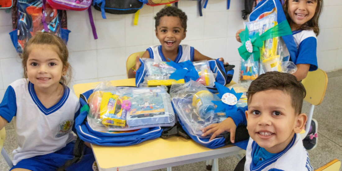 Prefeitura de Itaquá inicia a entrega de mochilas e kits de material escolar