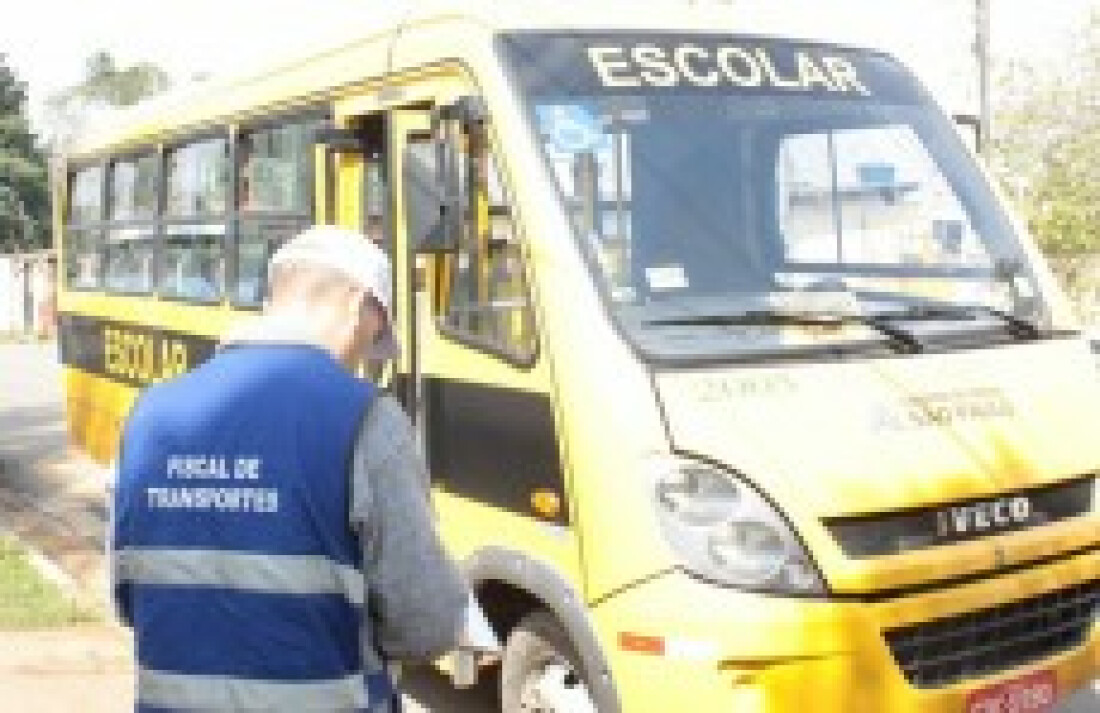 Secretaria fiscaliza veículos usados no transporte escolar