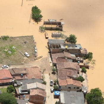 Cidades baianas atingidas pelas chuvas recebem hoje novos recursos