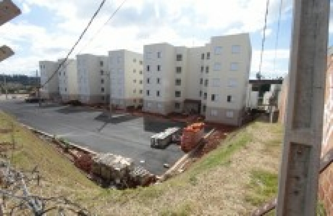 Construtora calcula prejuízos com invasão de condomínio