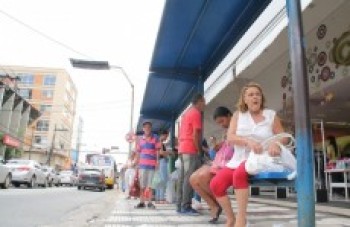 Prefeitura cobrirá pontos de ônibus